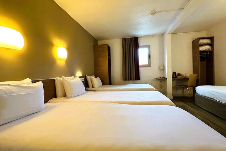 Room 14 of 33