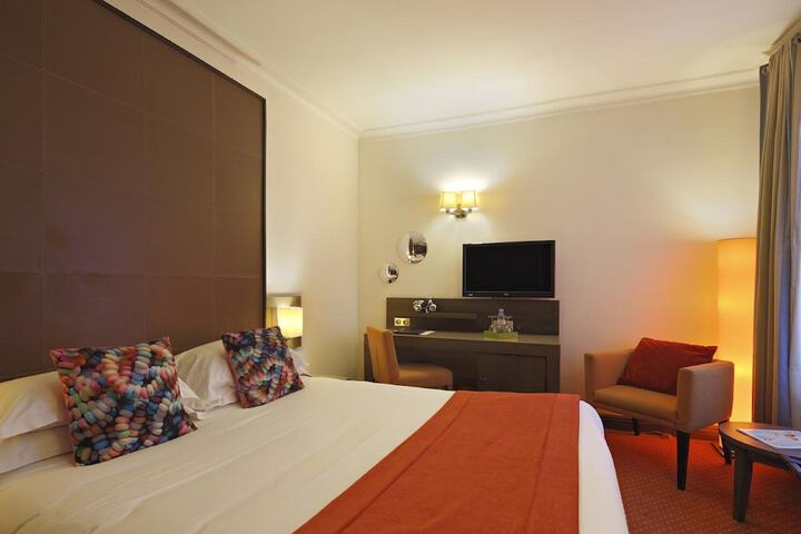 Room 18 of 33