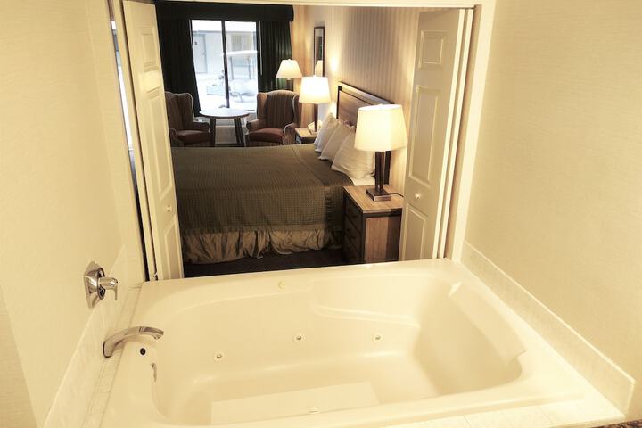 1 King Bed (16 of 16)