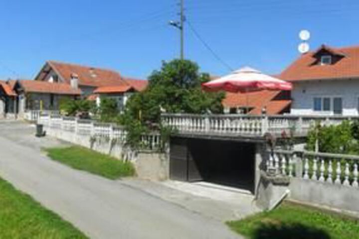 House With 4 Bedrooms in Kutina With Enclosed Garden and Wifi