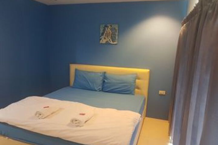 Room 17 of 34