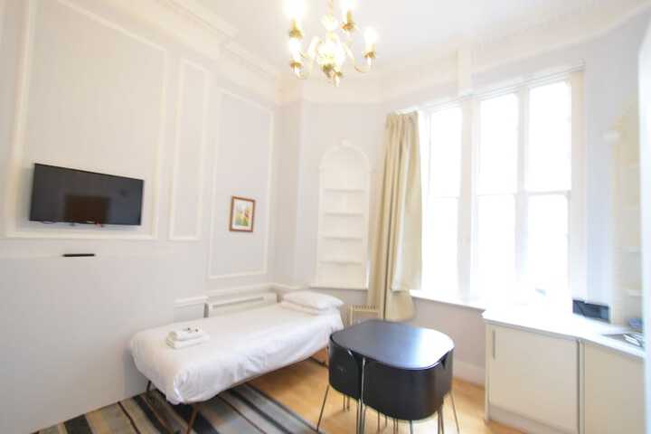 Room 36 of 371