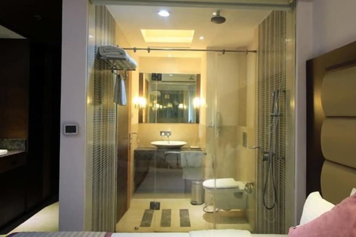 Room 9 of 20