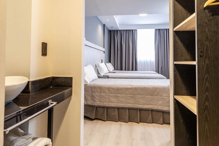 Room 9 of 18