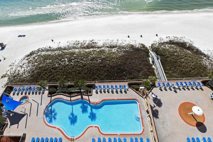 Hotel Pool