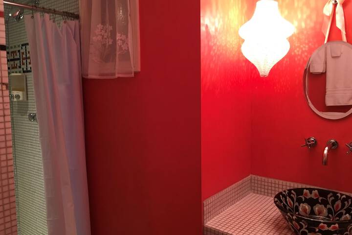 Room 27 of 48