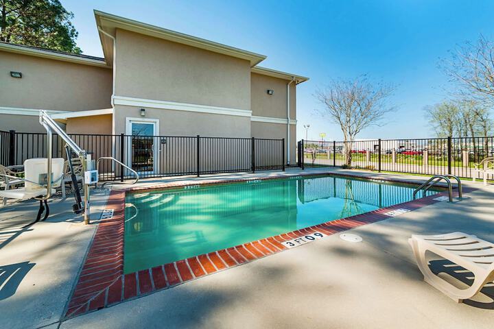 Pool 17 of 20