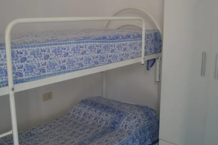 Room 4 of 13