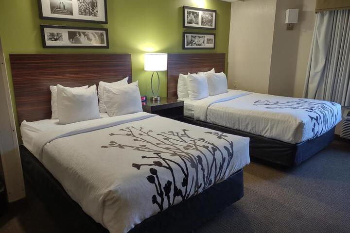 2 Double Beds (7 of 7)