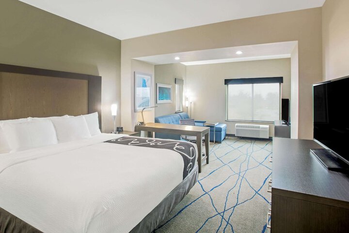 1 King Bed Accessible (2 of 17)