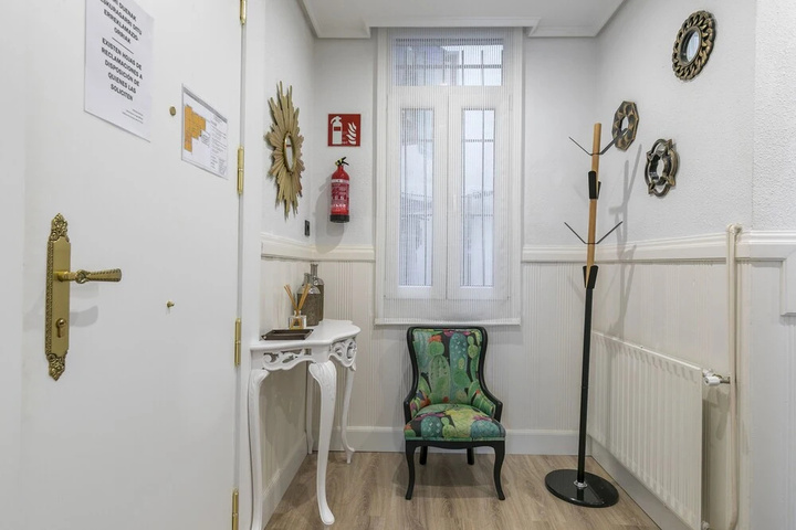 Room 13 of 18