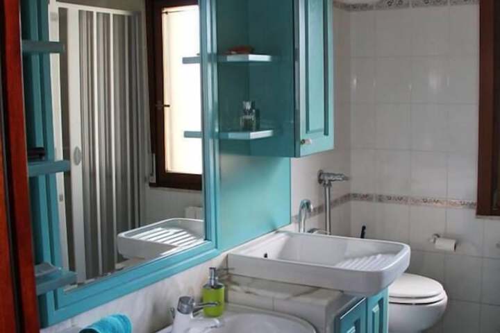 Room 5 of 11