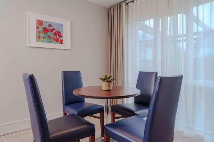 Room 10 of 33