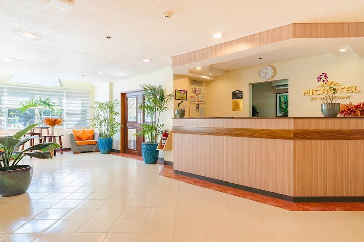 Entrance & Lobby