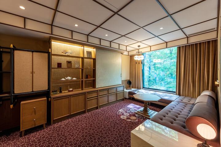 Room 12 of 25