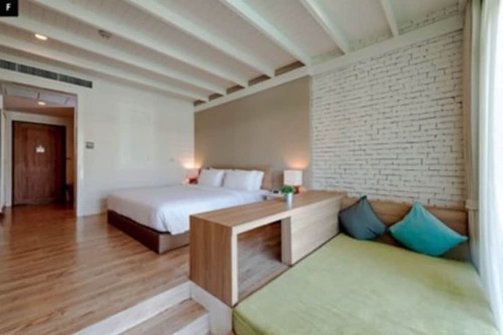 Room 4 of 48
