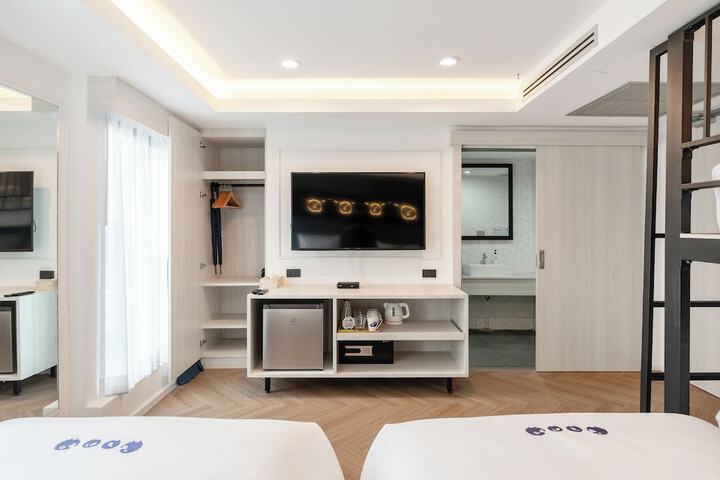 Room 12 of 39