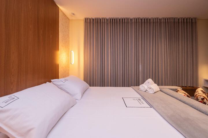 Room 4 of 28