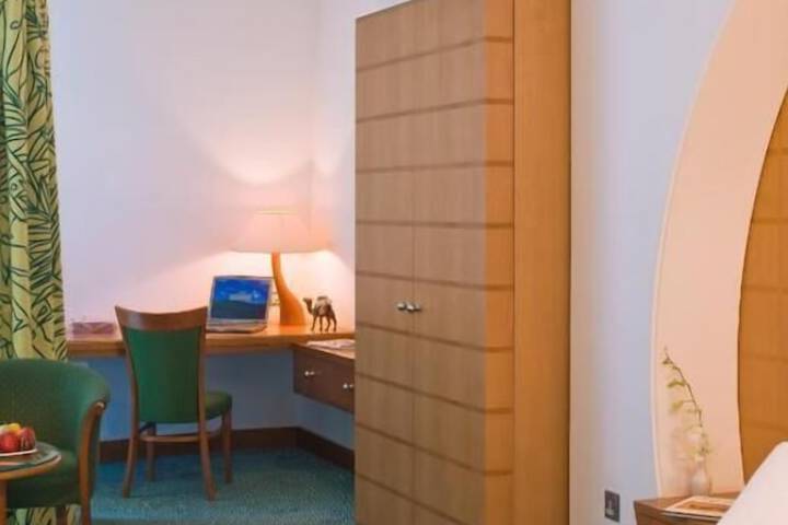 Room 21 of 87
