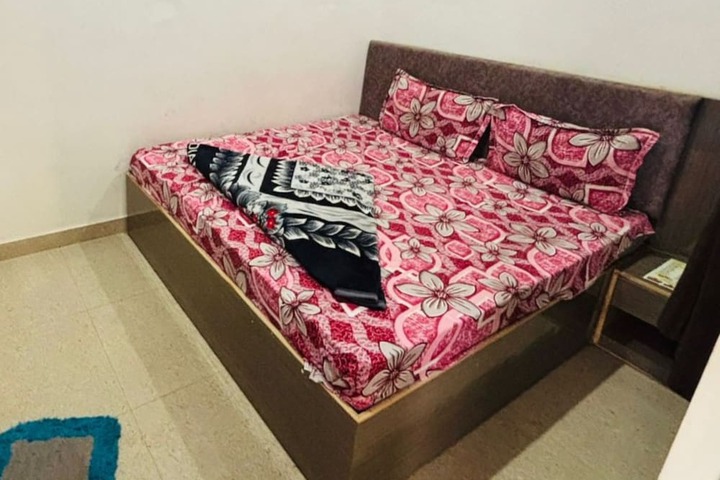 Room 13 of 24
