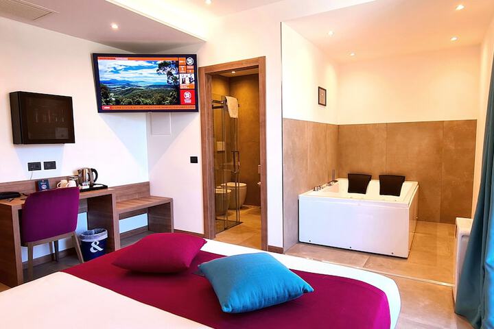 Room 25 of 182