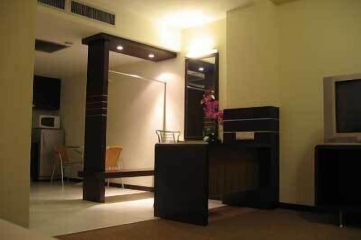 Room 19 of 28