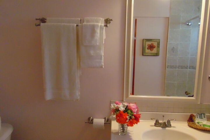 Room 105 of 193