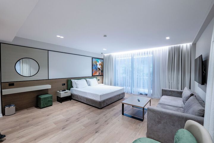 Room 93 of 186