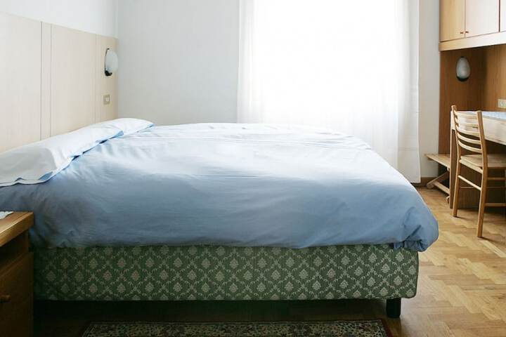 Room 3 of 48