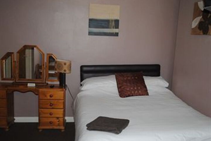 Room 10 of 16