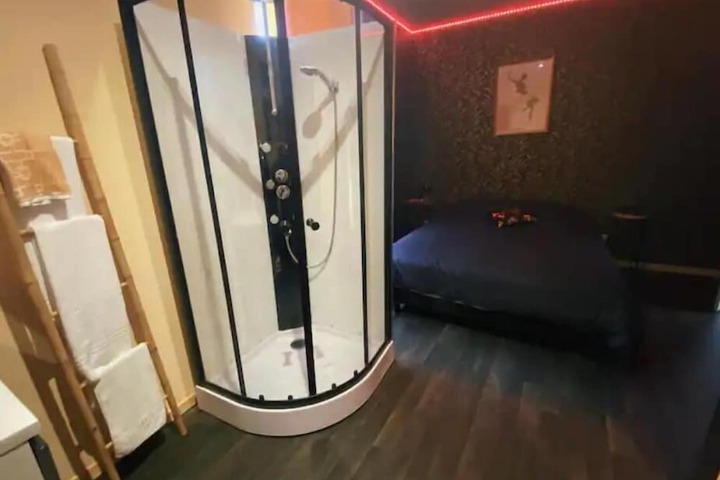 Room 25 of 39