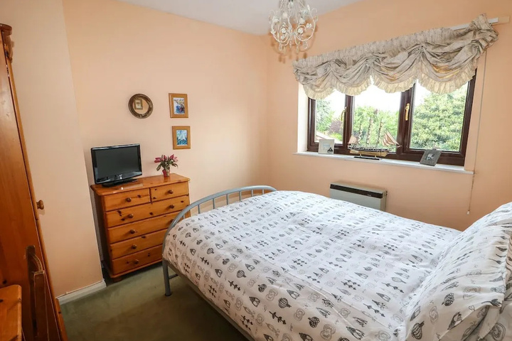 Room 4 of 17