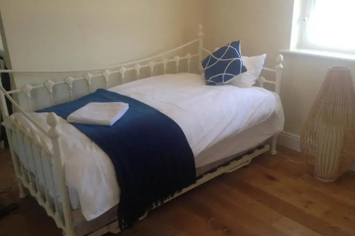 Room 2 of 5