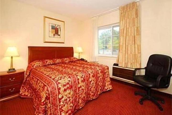 1 King Bed (14 of 18)