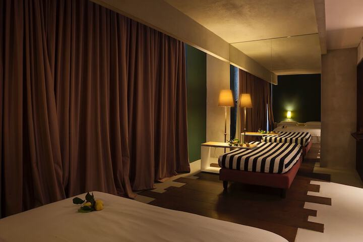 Room 6 of 25