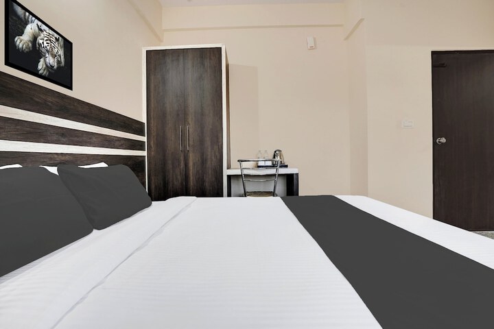 Room 13 of 33