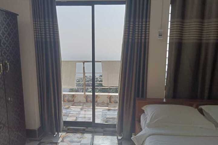 Room 5 of 40