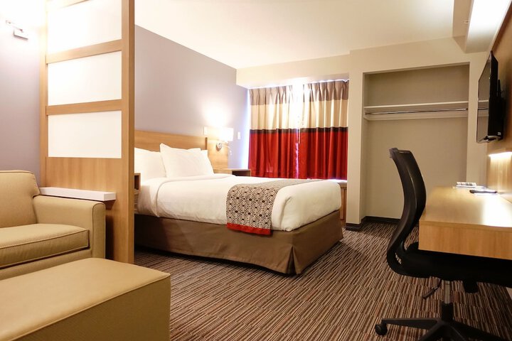 1 Queen Bed (22 of 50)