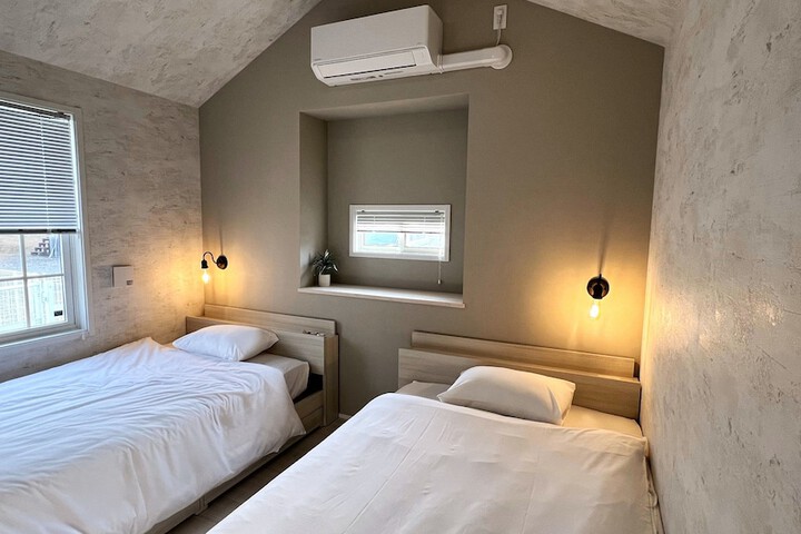 Room 27 of 61