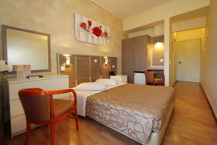 Room 34 of 100
