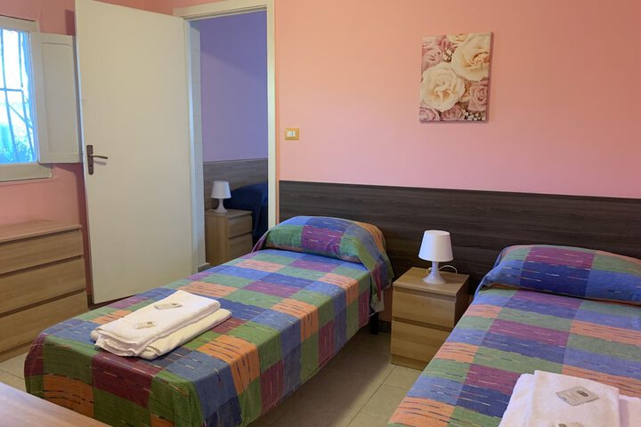 Room 10 of 80