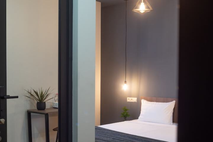 Room 8 of 37