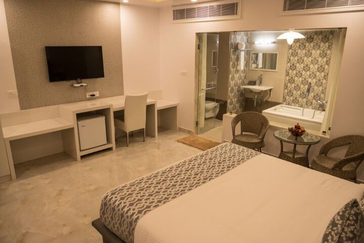 Room 1 of 1