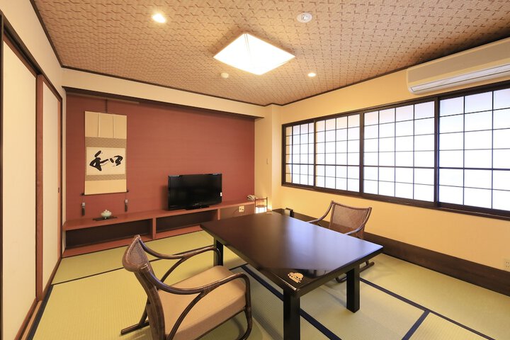Room 11 of 102