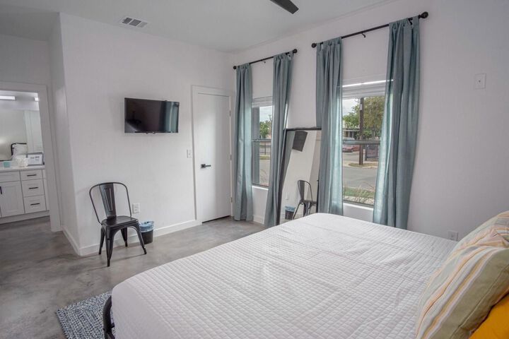 Room 16 of 36