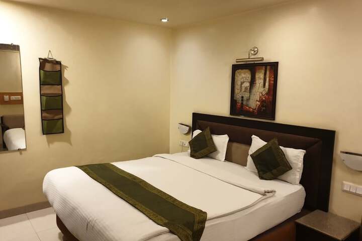 Room 9 of 22