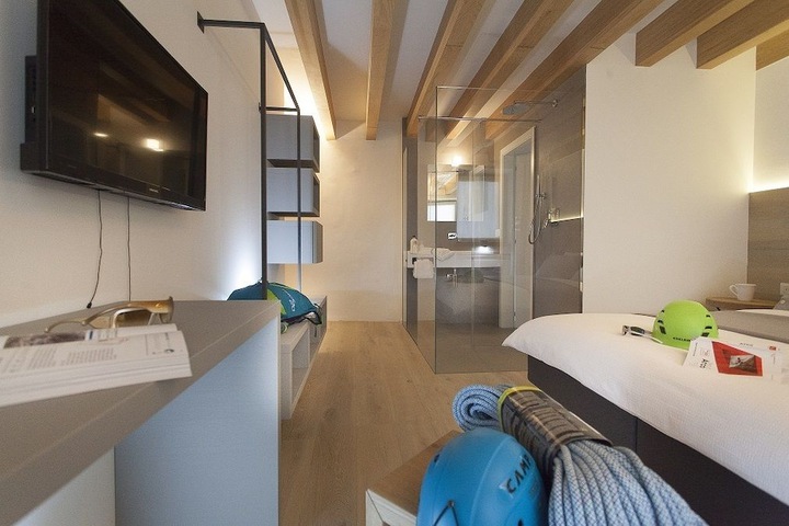 Room 32 of 59