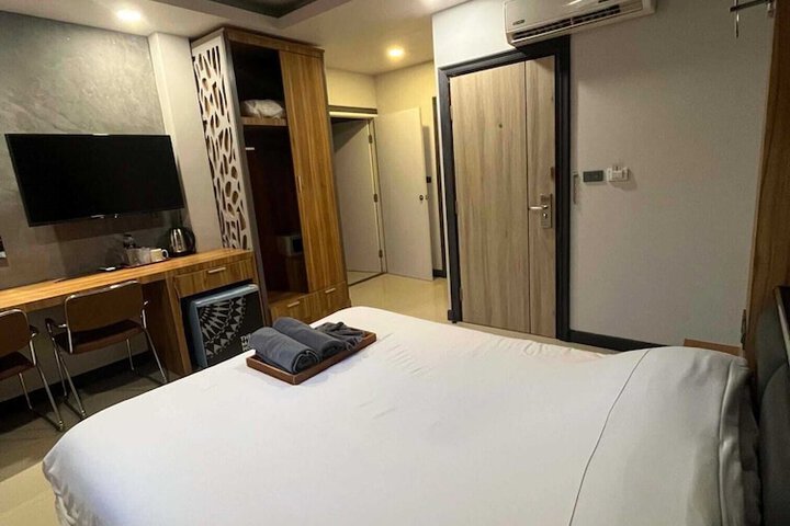 Room 12 of 36