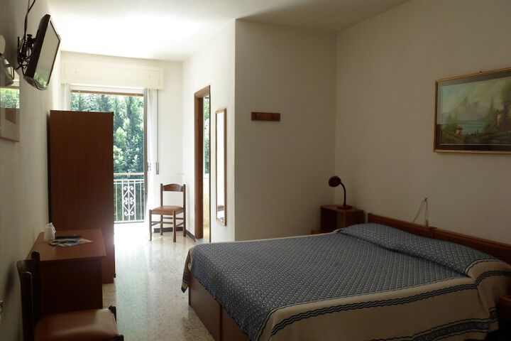 Room 8 of 42