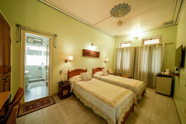 Room 57 of 183